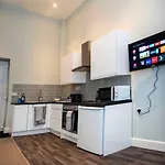 Modern 1Br Flat In Central Stoke With Free Parking - Close To Stoke Railway Station