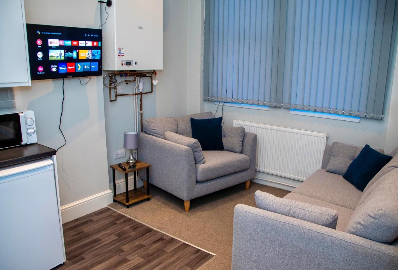 Apartment Modern 1br Flat In With Free Parking - Close To Railway Station *